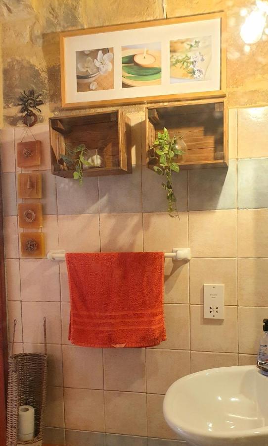 Bedroom Buddha External Bathroom Kerċem